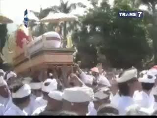 Prosesi Ngaben Permaisuri Klungkung