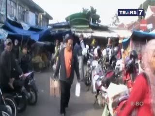 Cabai Busuk dan Telur Pecah Dijual Murah 