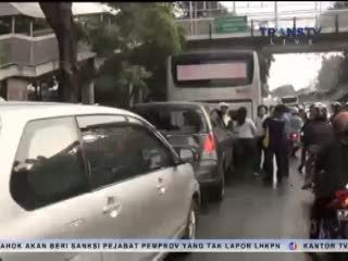 Rem Blong, Bus Transjakarta Tabrak 3 Mobil