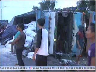 Rem Blong, Truk Tabrak 3 Minibus dan 3 Motor