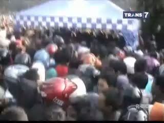 Keributan Pembuatan SIM Massal