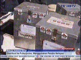 Distribusi Logistik Pilpres ke Pulau-Pulau Gunakan Perahu Nelayan