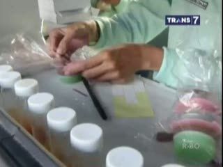 Petugas BPOM Temukan Jajanan Makanan Berformalin