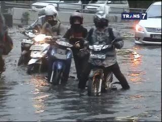 Hujan Deras Landa Jakarta, Kemacetan Parah Melanda
