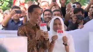 Jokowi Nyoblos di TPS 18 Menteng