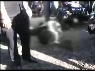 Dua Pelaku Curanmor dengan Hipnotis Babak Belur Dihakimi Warga