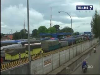 Jelang Lebaran, Truk Ekspedisi Padati Pelabuhan