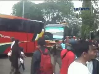 Pemudik Padati Terminal Kalideres