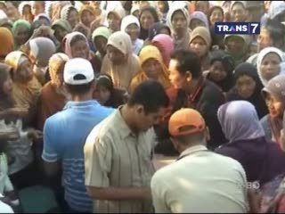 Berebut Zakat dan Sedekah, Lansia dan Balita Terjepit