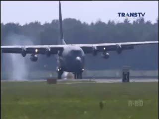 Gelombang Pertama Jenazah MH17 Tiba di Bandara Eindhoven Belanda
