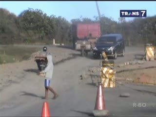 Jalur Lintas Sumatera Rusak Parah