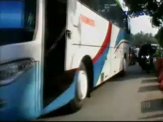 Jembatan Comal Sudah Bisa Dilewati Bus dan Truk