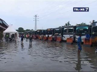 Genangan Air di Terminal Kampung Rambutan Hambat Pemudik