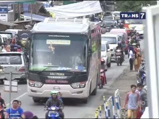Arus Lalu Lintas di Pasar Limbangan Masih Padat