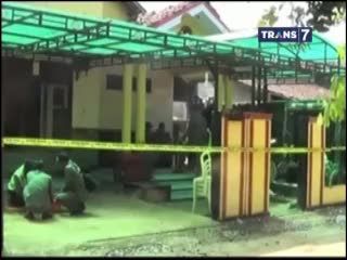 Kiai Dianiaya, Warga Serbu Rumah Kades