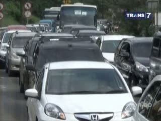 24 Jam Lebih KemacetanTerjadi di Jalur Puncak