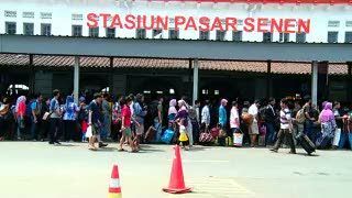 Masa Arus Balik H+3, Stasiun Senen Malah Masih Dipadati Pemudik