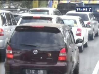 Lalin Ramai, Sore Ini Petugas Buka-Tutup Jalur Puncak