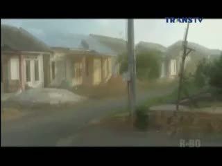 Dahsyatnya Angin Puting Beliung Luluhlantakan Belasan Rumah di Martapura
