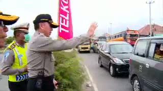 Blusukan di Jalan Tol, Kapolda Jabar Berpesan Kepada Pemudik Agar Hati-hati