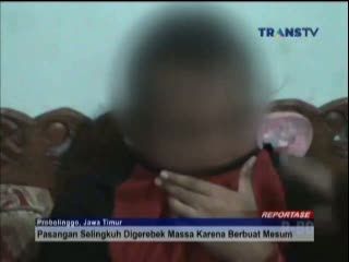 Pasangan Selingkuh Digerebek Warga Saat Berbuat Mesum