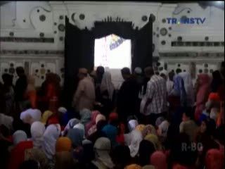 Tradisi Gerebeg Syawal di Kraton Cirebon Ricuh