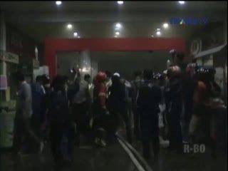 Resto Siap Saji Terbakar di Pusat Perbelanjaan, Pengunjung Panik