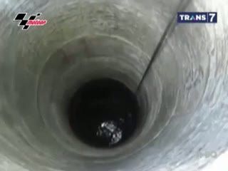 Depresi, Perempuan Terjun ke Sumur