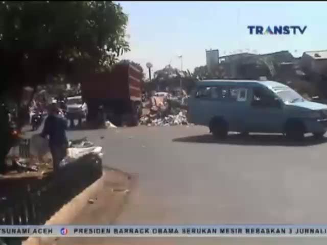 Sampah Menumpuk di Sejumlah Titik
