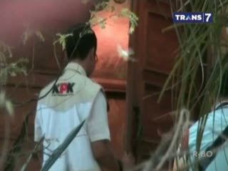 KPK Geledah Rumah Bupati Karawang