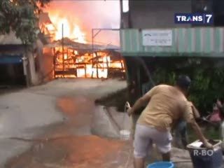 Gudang Bijih Plastik Terbakar, Kerugian Miliaran Rupiah