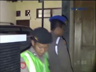 Istri Gerebek Suaminya Selingkuh Dibantu Puluhan Warga dan Polisi