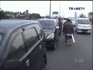 Polisi Olah TKP Penemuan Mayat Wanita Bertato