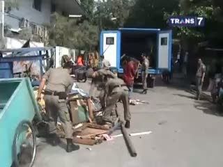 38 Lapak PKL Dibongkar Satpol PP