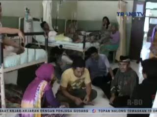 Imam Masjid Ditusuk Saat Pimpin Sholat