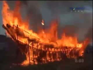 Tradisi Memulangkan Roh Gentayangan dengan Bakar Kapal