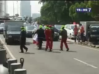 Karyawan SPBU Jalan Tol Unjuk Rasa