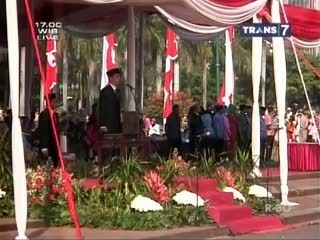 Jokowi Pimpin Upacara di Monas