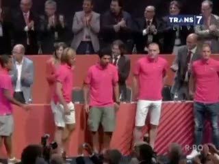 Suarez Dipresentasikan Barcelona