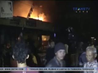 Puluhan Kios Ludes Terbakar