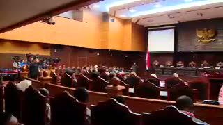 Jelang Putusan Akhir MK, Jokowi Santai - Prabowo Belum Legowo