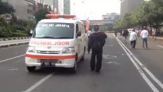 Massa Prabowo Bentrok, Warga Sekitar Thamrin Berlarian