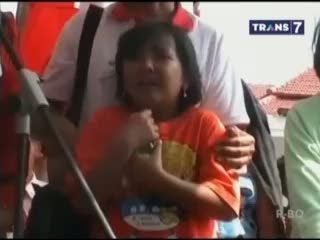 Orangtua Asyik Lihat Pawai, Anak Histeris di Tengah Karnaval