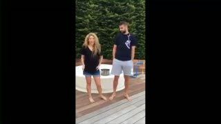 Shakira dan Pique Ikut Tantangan Diguyur Air Es