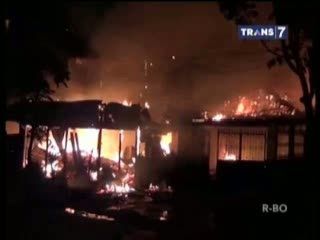 Korsleting Listrik, 4 Rumah dan Toko Dilalap si Jago Merah