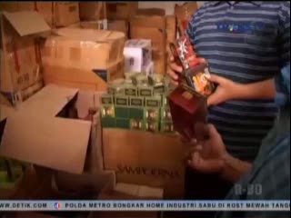 Petugas BPOM Sita Ribuan Jamu Ilegal