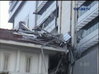 Lapisan Dindidng Balai Kota DKI Jakarta Ambruk