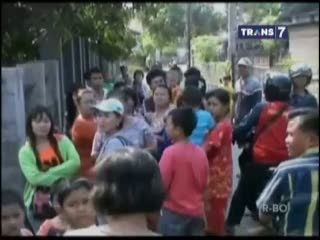 Warga Rusak Rumah Pelaku Penipuan Bermodus Arisan