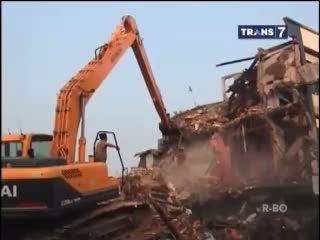 Pembongkaran Bangunan untuk Normalisasi Kali Ciliwung terus Dilakukan