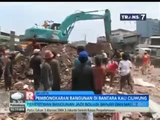 Pembongkaran Bangunan di Bantaran Kali Ciliwung